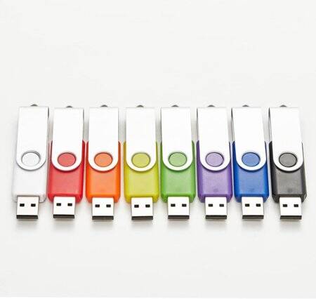 Robot Cube Siyah U102 Kapaklı U Disk USB2.0 2GB - 4